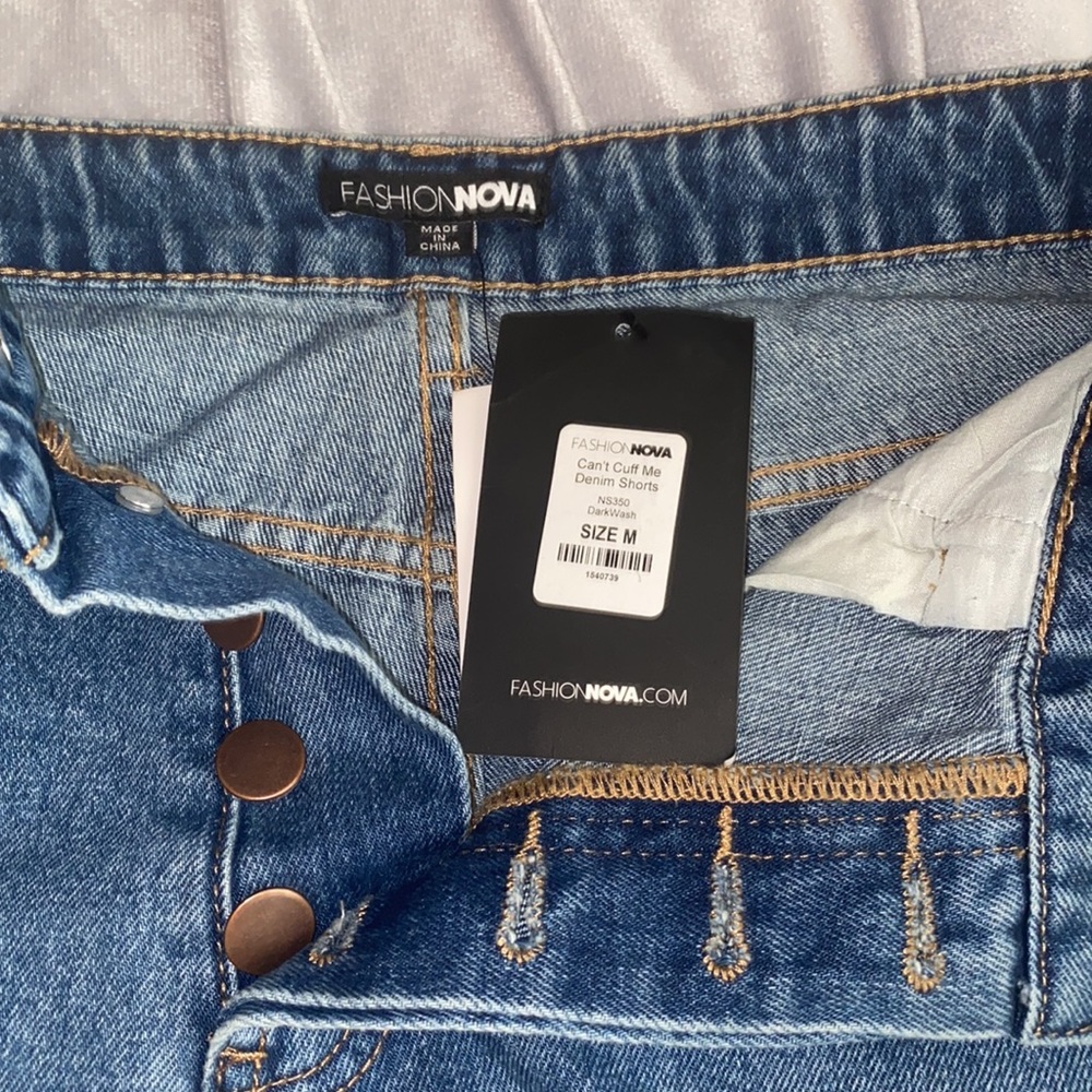 Fashion Nova “Can’t Cuff Me” Denim shorts - Picture 4 of 4